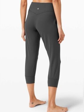 Lululemon Align Jogger Crop *23"
Graphite Grey✨